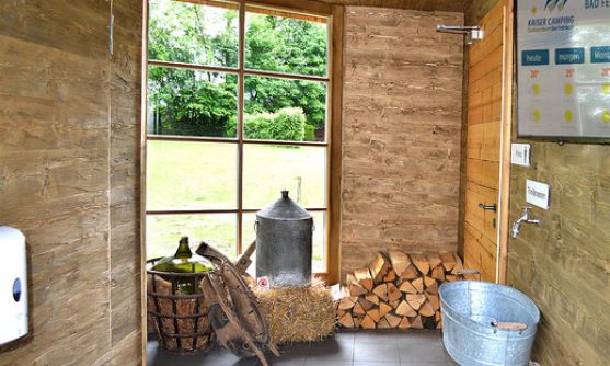 Sanitärgebäude mit Duschen und WC, Kaiser Camping Bad Feilnbach